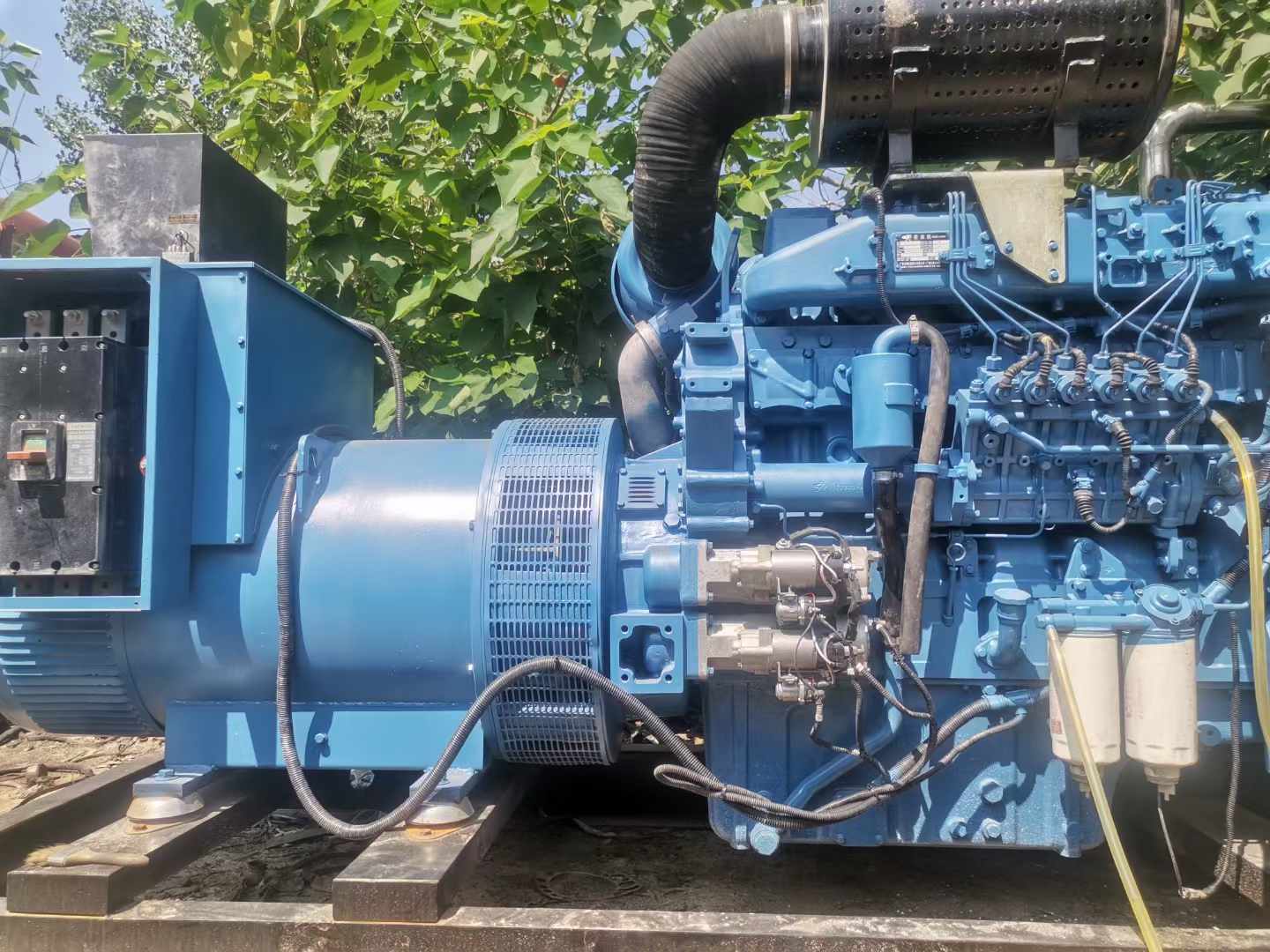 梅列详细说明降低 800kW 柴油发电机输出电流波动的方法